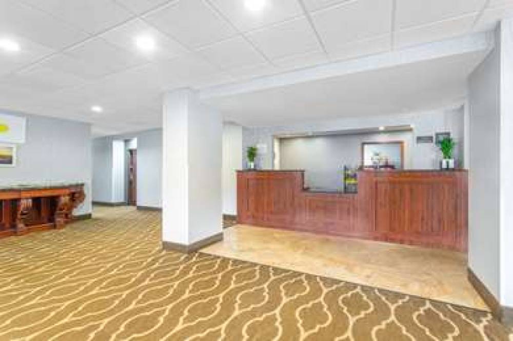 DAYS INN BLAIRSVILLE 8