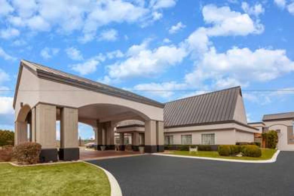 DAYS INN BY WYNDHAM AUSTINTOWN 3