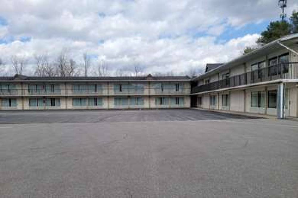 DAYS INN BY WYNDHAM BIRCH RUN 1