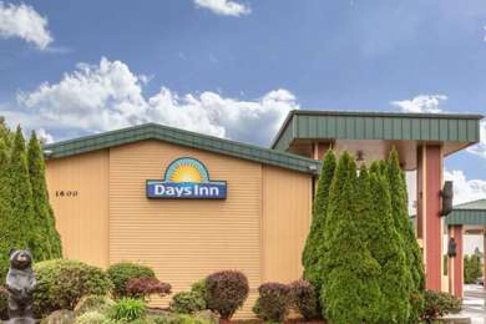 Days Inn By Wyndham Black Bear 1