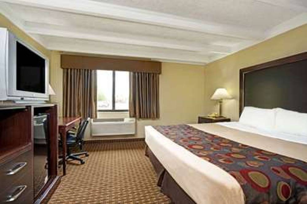 DAYS INN BY WYNDHAM, BLOOMINGTON WE 8