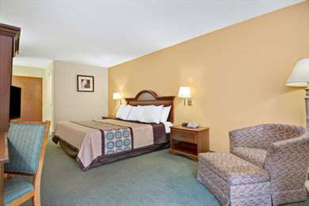 Days Inn By Wyndham Burlington East 8