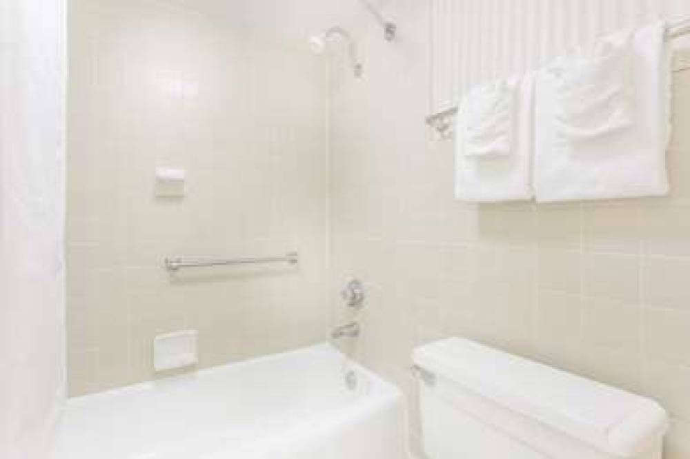 Days Inn By Wyndham Cedar Falls- University Plaza 4