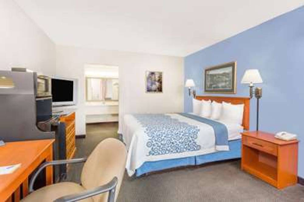 Days Inn By Wyndham Cedar Falls- University Plaza 9