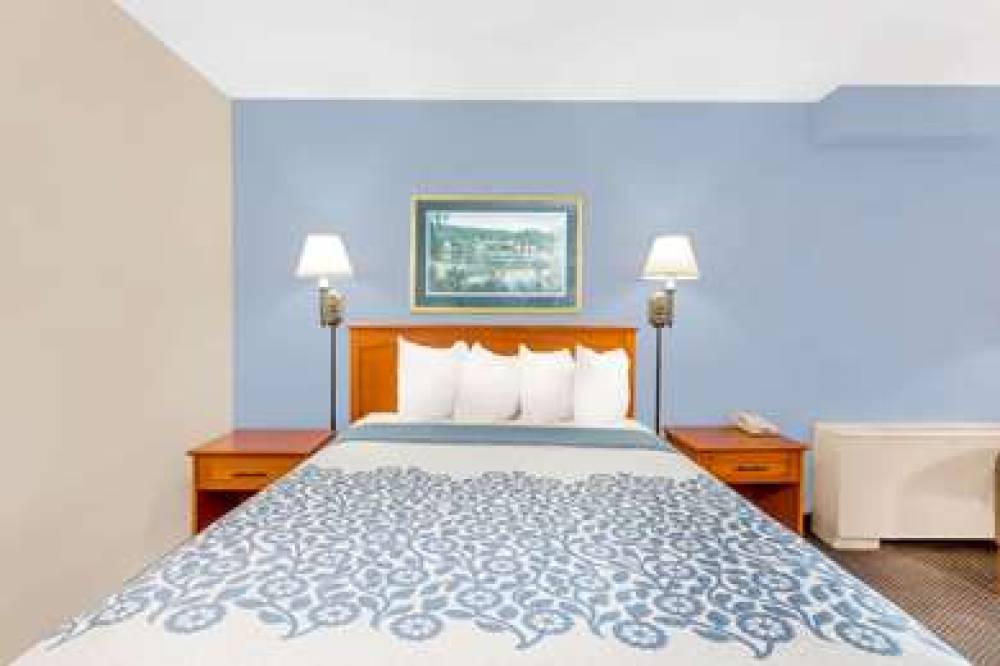 Days Inn By Wyndham Cedar Falls- University Plaza 7