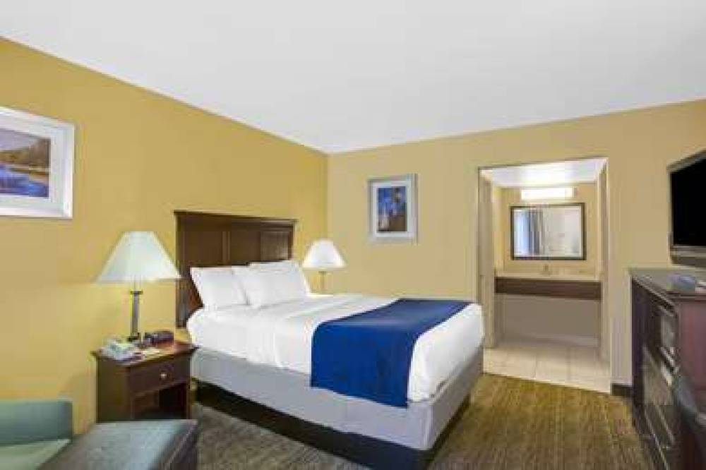 DAYS INN BY WYNDHAM CHARLESTON 3