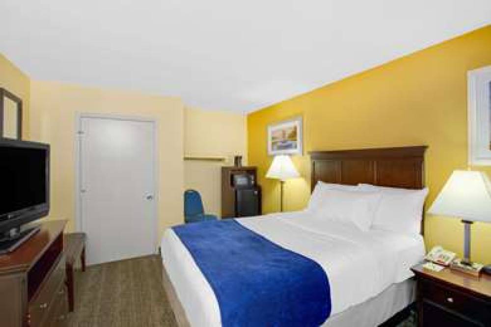 DAYS INN BY WYNDHAM CHARLESTON 9