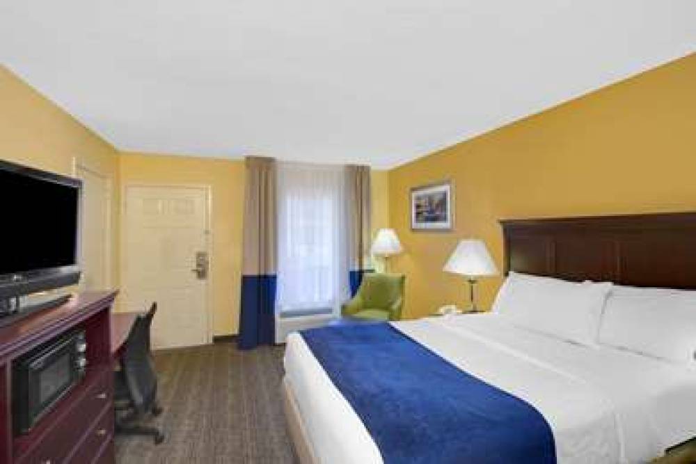 DAYS INN BY WYNDHAM CHARLESTON 7