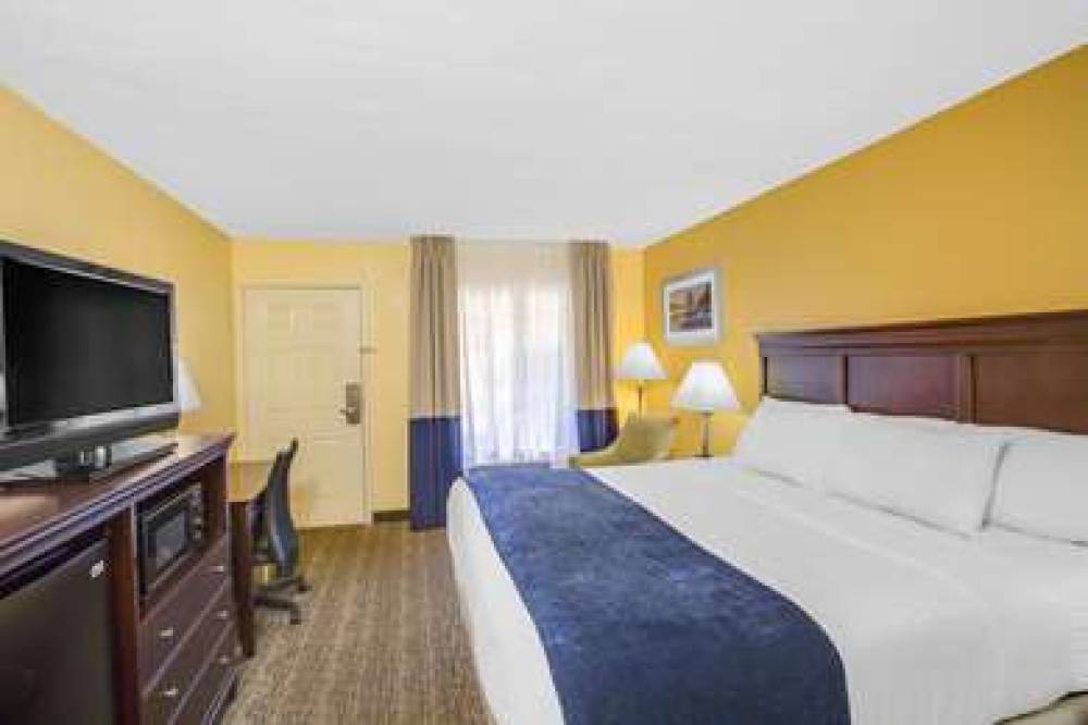 DAYS INN BY WYNDHAM CHARLESTON 5