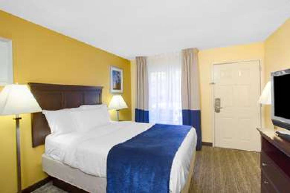 DAYS INN BY WYNDHAM CHARLESTON 10