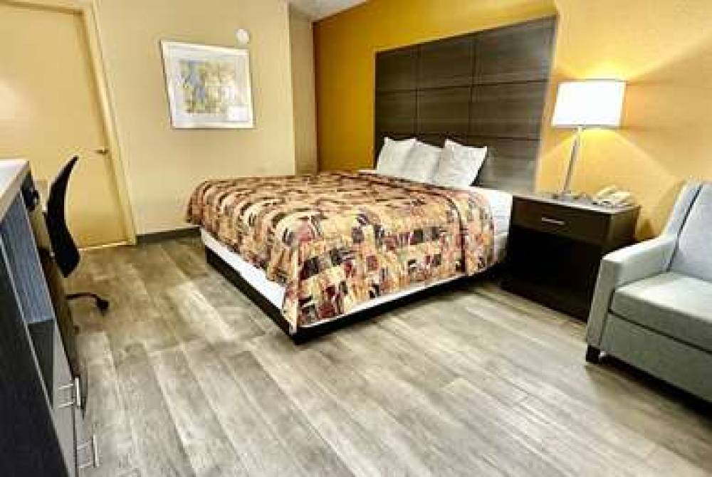 Days Inn By Wyndham Charlotte Northlake 4