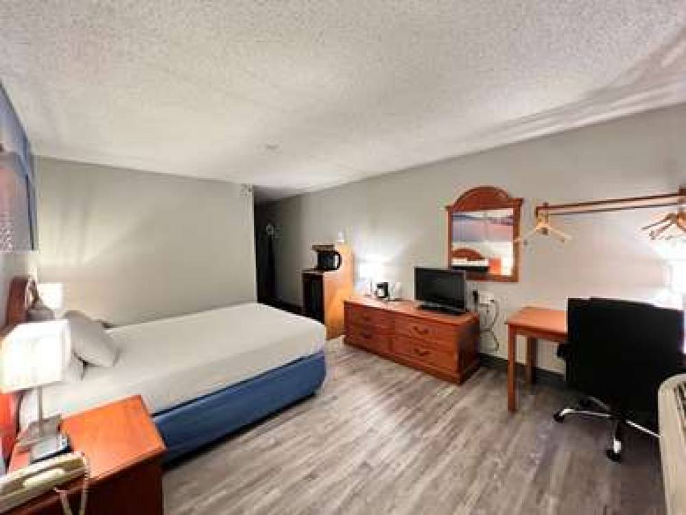 Days Inn By Wyndham Clearfield 9