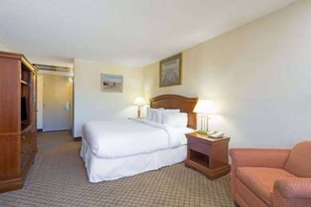 Days Inn By Wyndham Columbus Airport 7