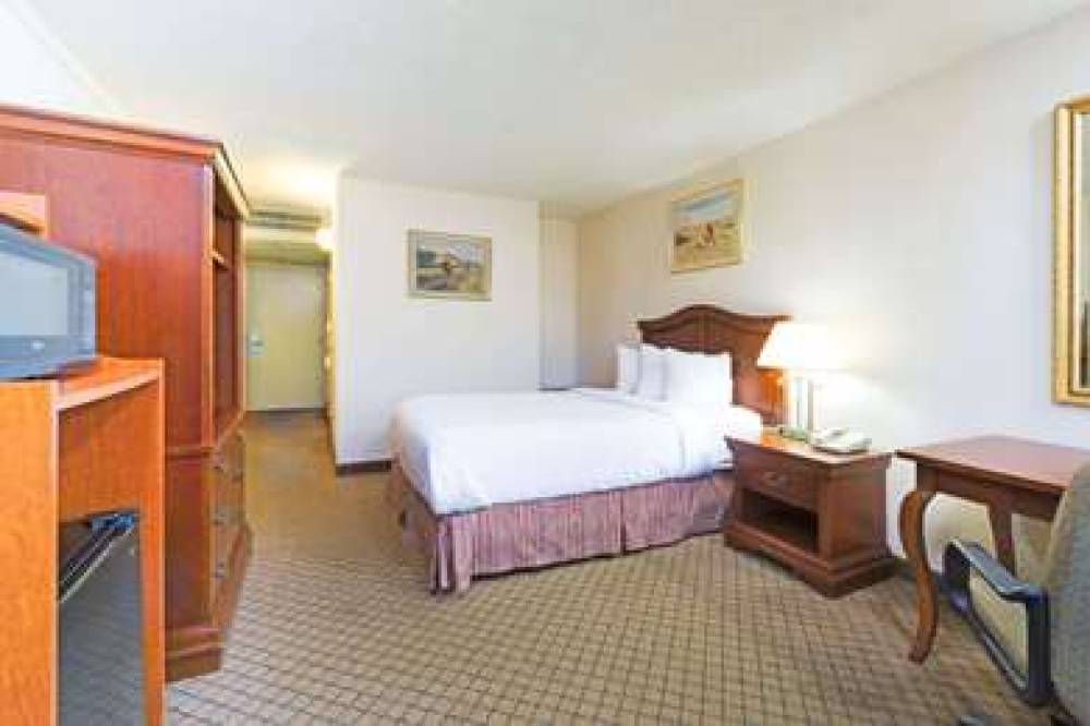 Days Inn By Wyndham Columbus Airport 8