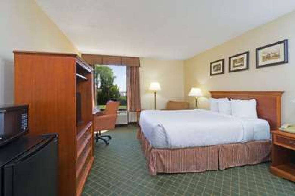 Days Inn By Wyndham Columbus Airport 6