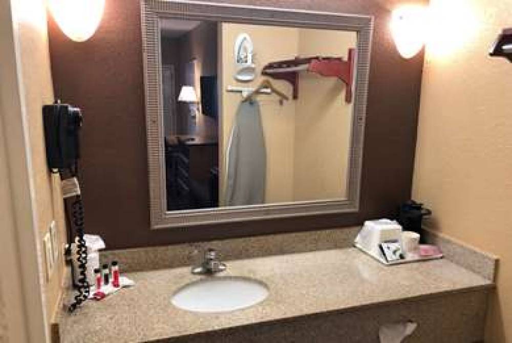 Days Inn By Wyndham Columbus 9