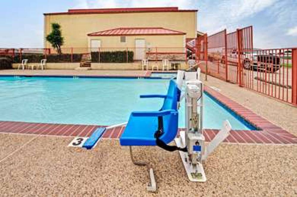 Days Inn By Wyndham Dallas South 4