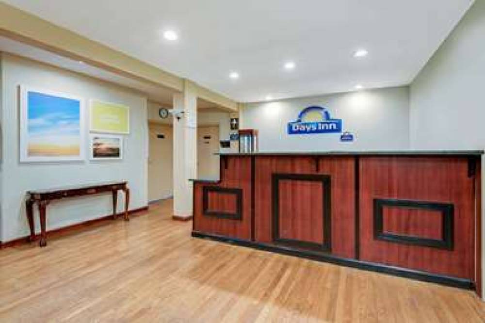 Days Inn By Wyndham Fairmont 3