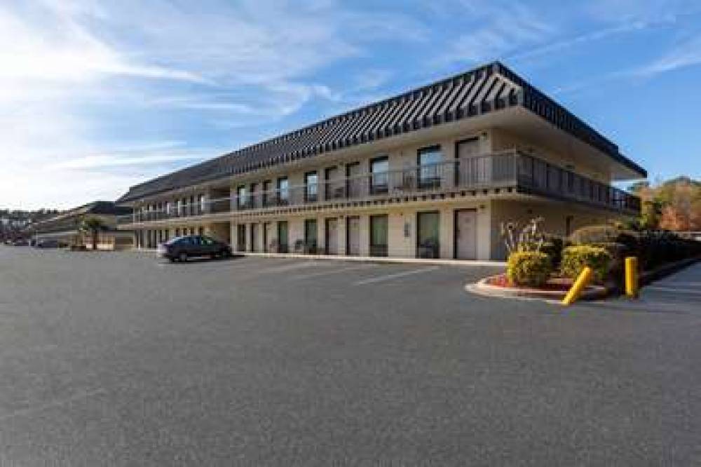 DAYS INN BY WYNDHAM FLORENCE/I-95 N 5