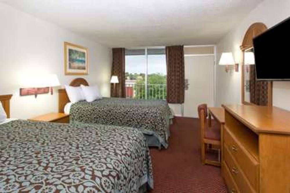 Days Inn By Wyndham Fort Myers 9