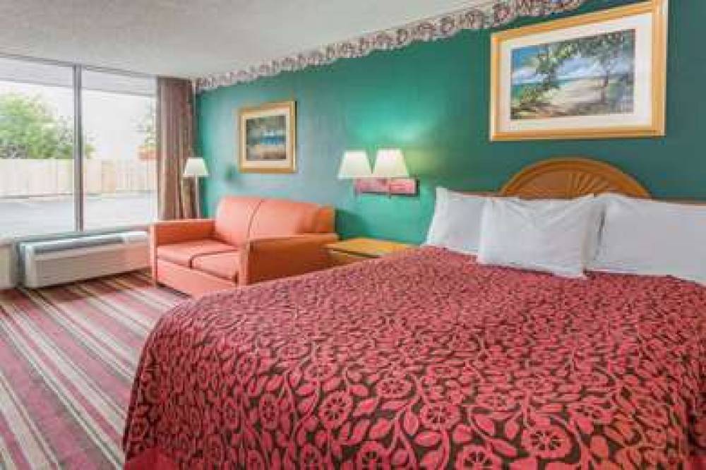 Days Inn By Wyndham Fort Myers 5