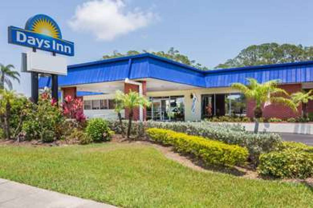 Days Inn By Wyndham Fort Myers Springs Resort 2