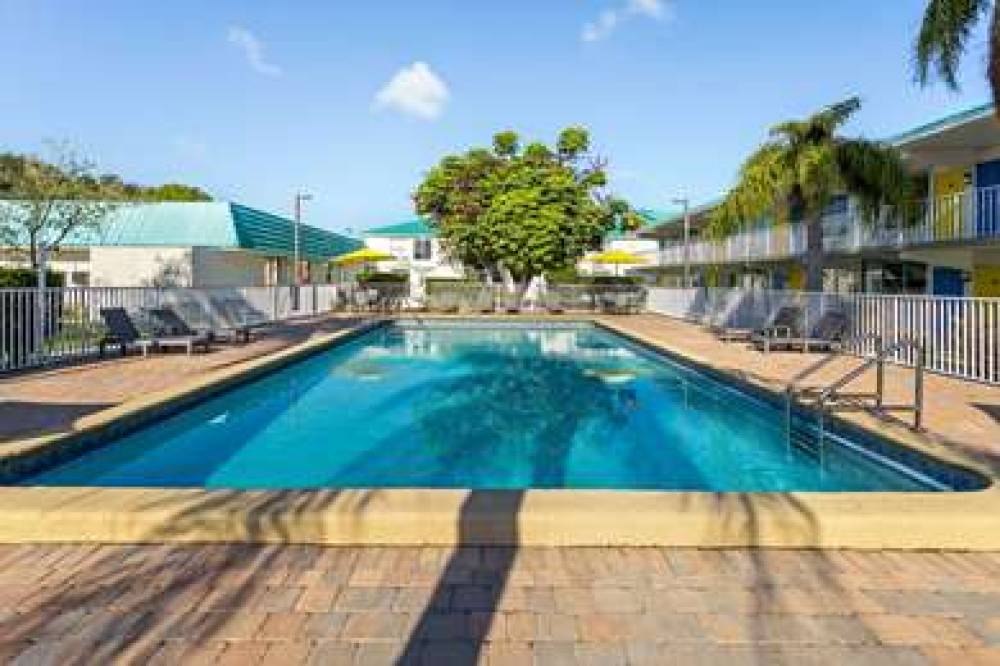 Days Inn By Wyndham Fort Pierce Midtown 9