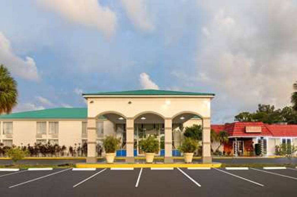 Days Inn By Wyndham Fort Pierce Midtown 3