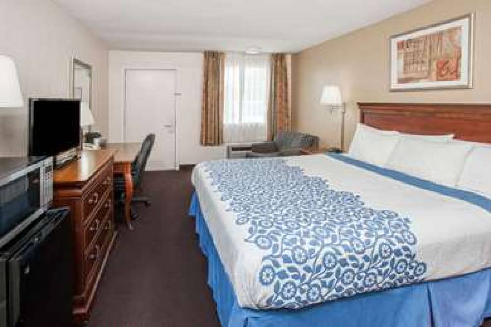 Days Inn By Wyndham Fort Wayne 9