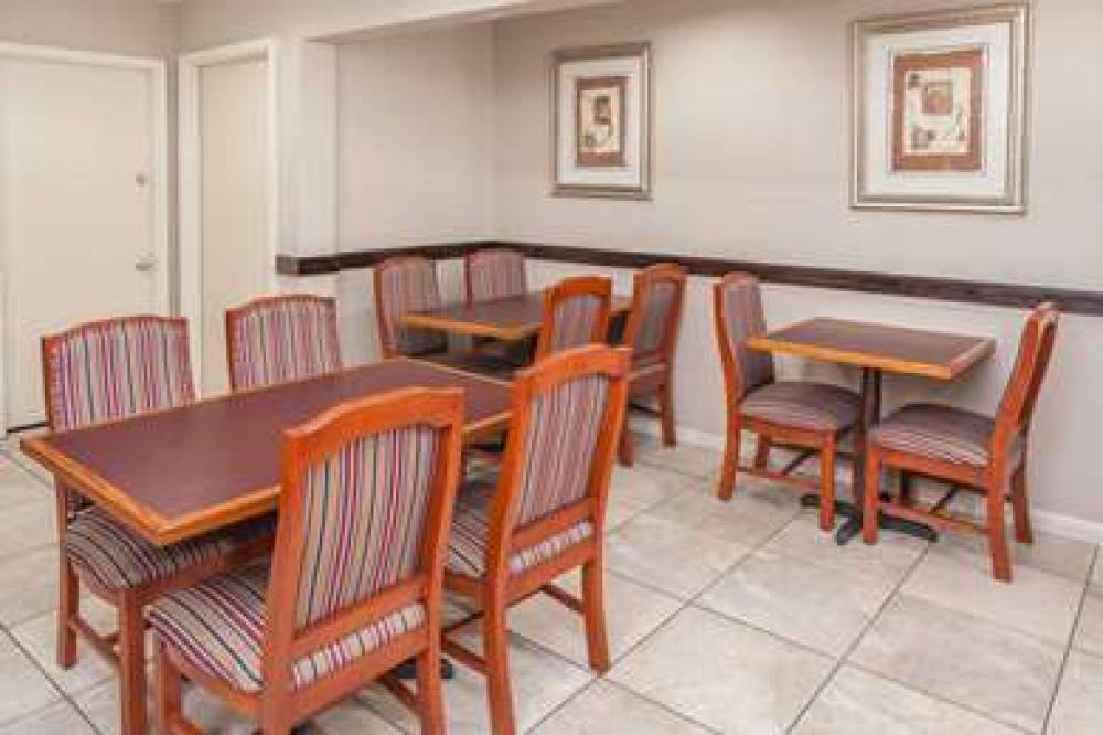 Days Inn By Wyndham Fort Wayne 3