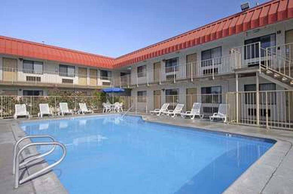 Days Inn By Wyndham Fresno South 3