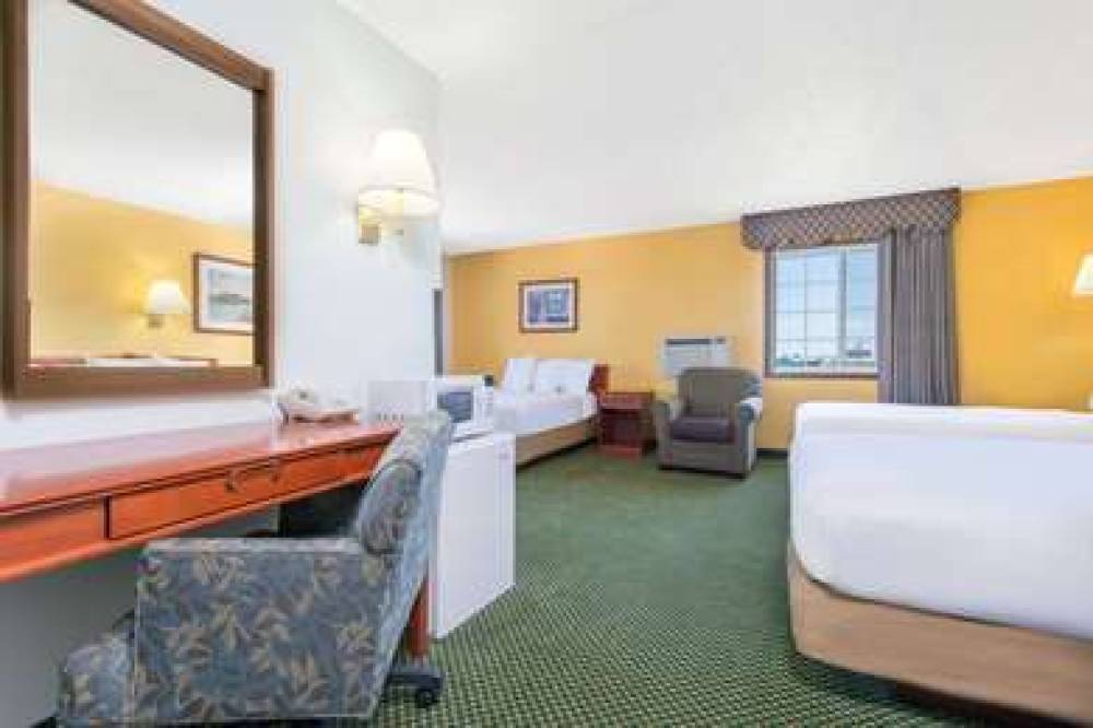 Days Inn By Wyndham Great Bend 9