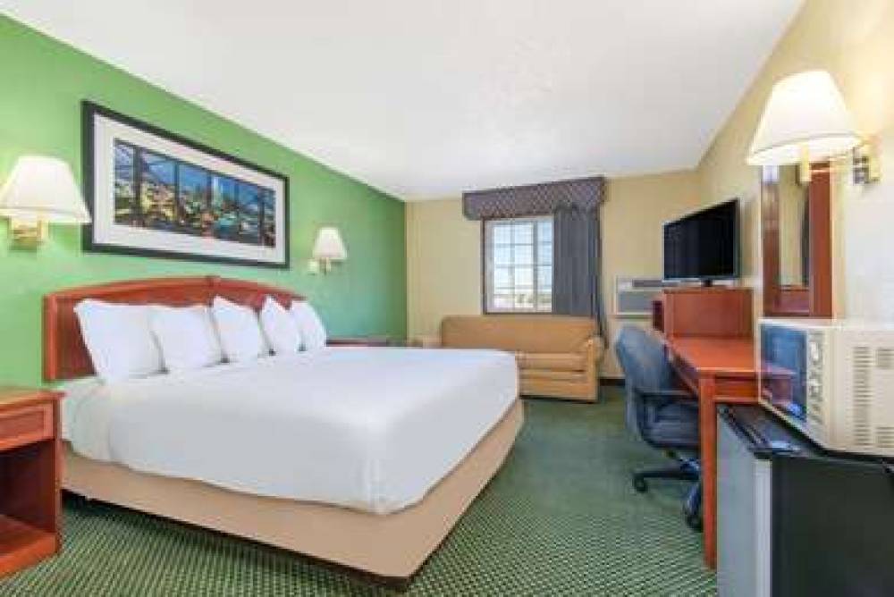 Days Inn By Wyndham Great Bend 8