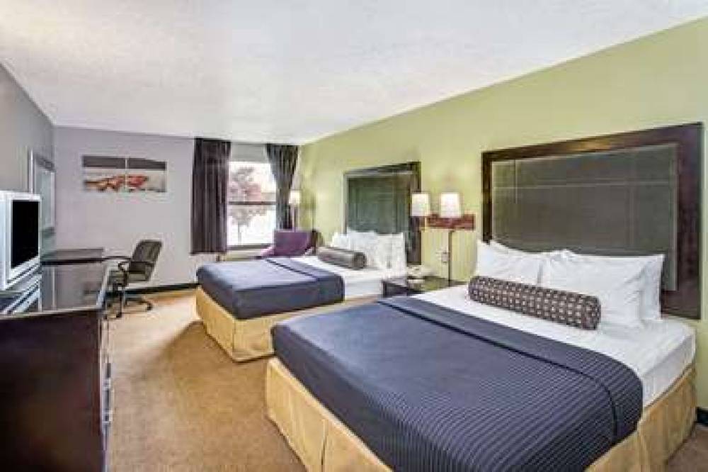 DAYS INN BY WYNDHAM GREAT LAKES - N 8