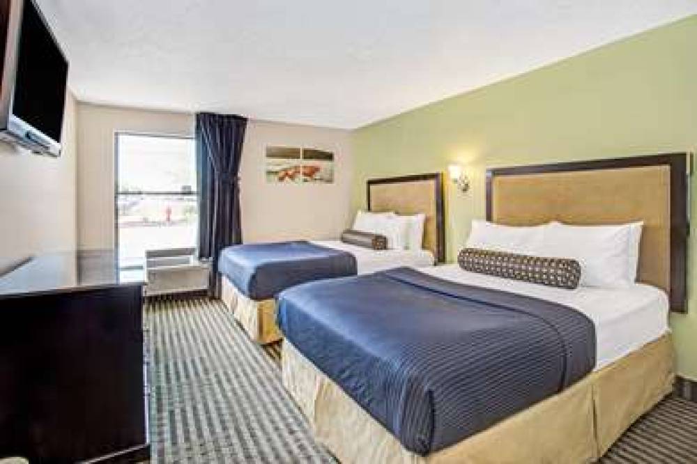 DAYS INN BY WYNDHAM GREAT LAKES - N 6