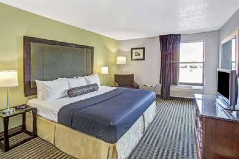 DAYS INN BY WYNDHAM GREAT LAKES - N 5