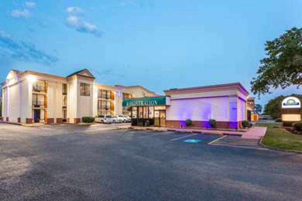 Days Inn By Wyndham Hampton Near Coliseum Convention Center 2