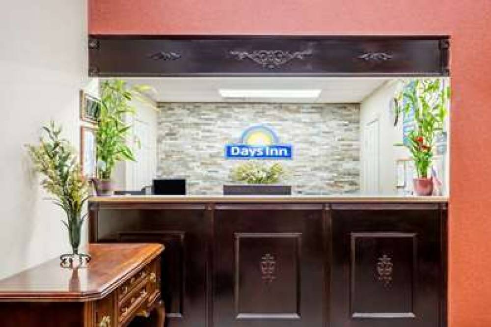 Days Inn By Wyndham Hendersonville 2