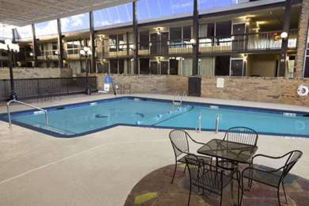 DAYS INN BY WYNDHAM HENRYETTA 5