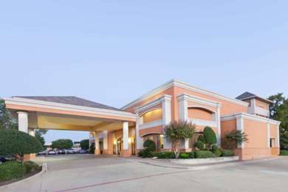 Days Inn By Wyndham Irving Grapevine DFW Airport North 1