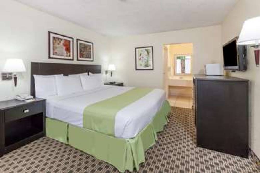 Days Inn By Wyndham Irving Grapevine DFW Airport North 10