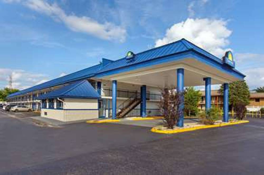 DAYS INN BY WYNDHAM KNOXVILLE 3