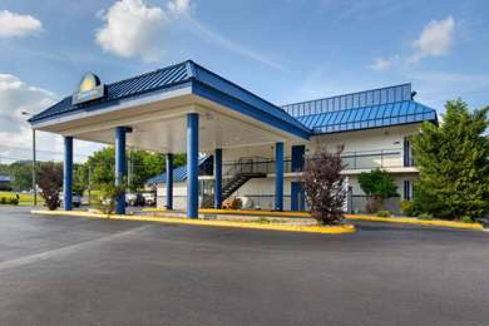 DAYS INN BY WYNDHAM KNOXVILLE 2