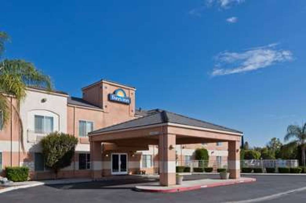 Days Inn By Wyndham Lathrop 1