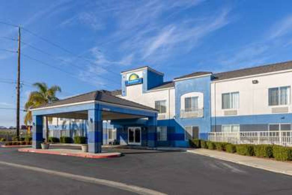 Days Inn By Wyndham Lathrop 2