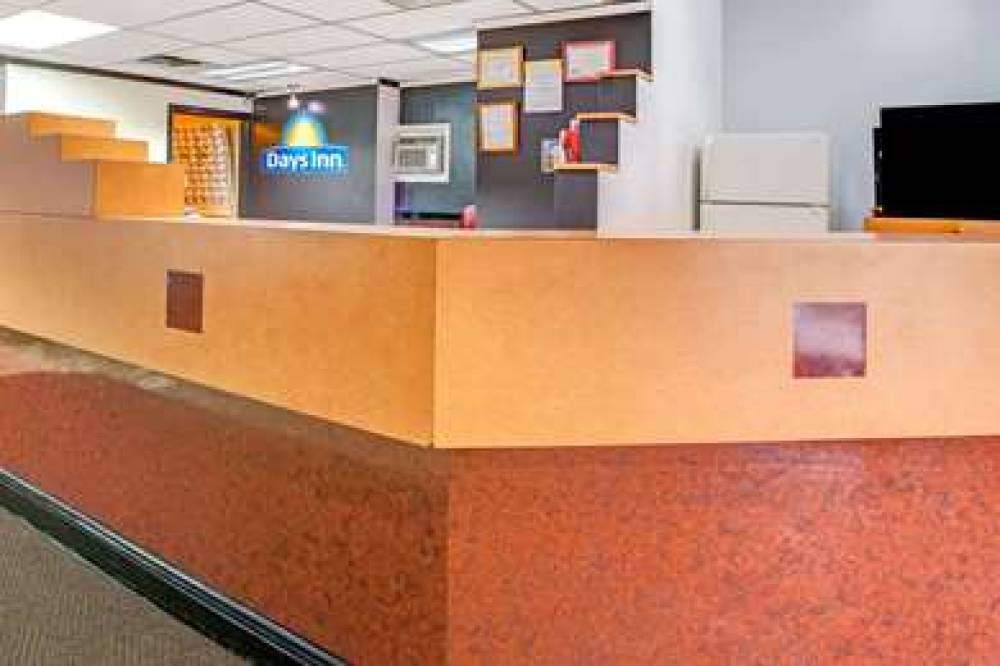 Days Inn By Wyndham Livonia - Detroit 4