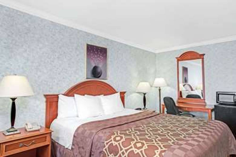 Days Inn By Wyndham Los Angeles LAX/Redondo/Manhattan Beach 10