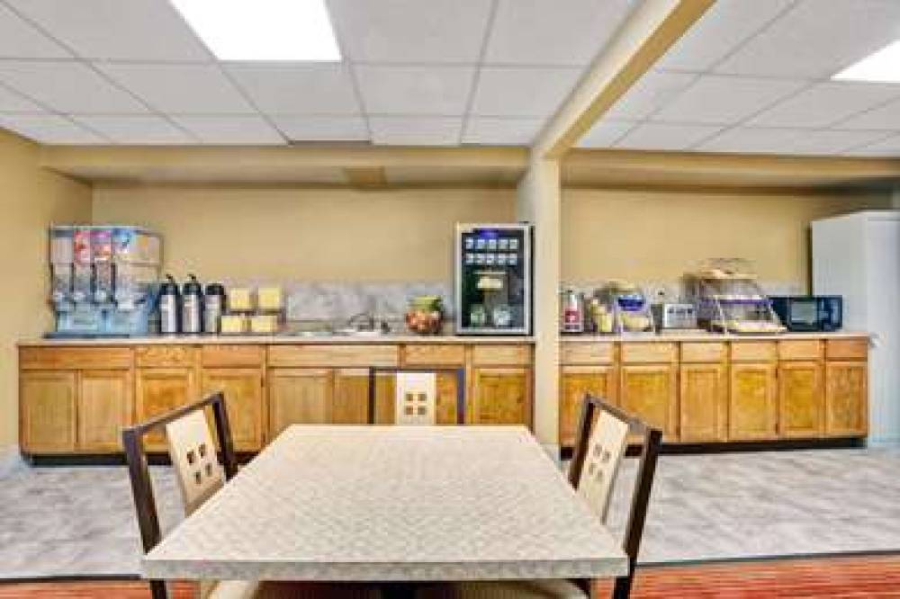 Days Inn By Wyndham Louisville Airport Fair And Expo Center 9