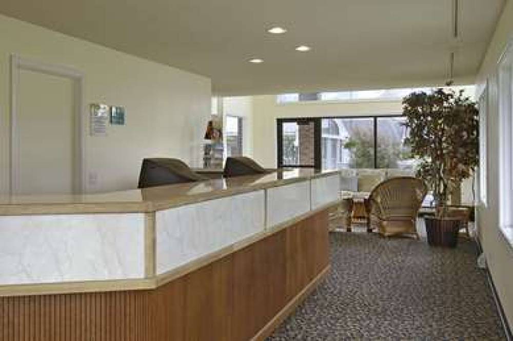 DAYS INN BY WYNDHAM MACKINAW CITY - 3