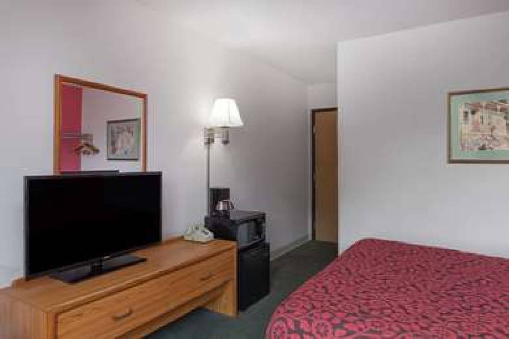 Days Inn By Wyndham Mason City 9